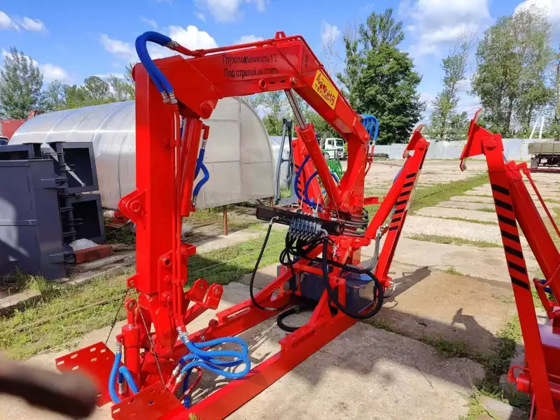 Погрузчик-экскаватор ПЭ-Ф-1БМ «Универсал Мастер»