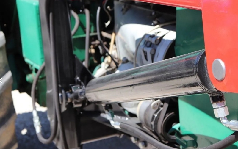 Погрузчик (КУН) ПКУ-0,8 (три цилиндра) на трактор Т40/ЛТЗ с ковшом фронтальным V=0,65м³ L=2000мм