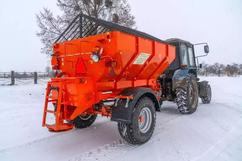 Пескоразбрасыватель прицепной тракторный ПРР