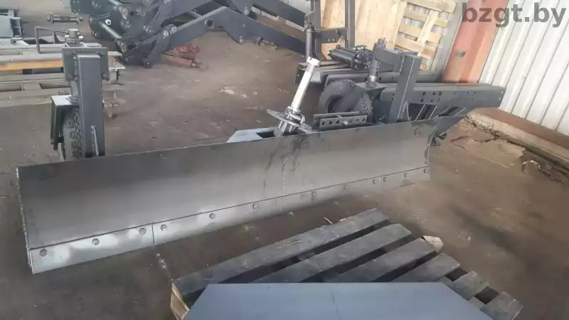 Отвал планировочный с упорными колесами