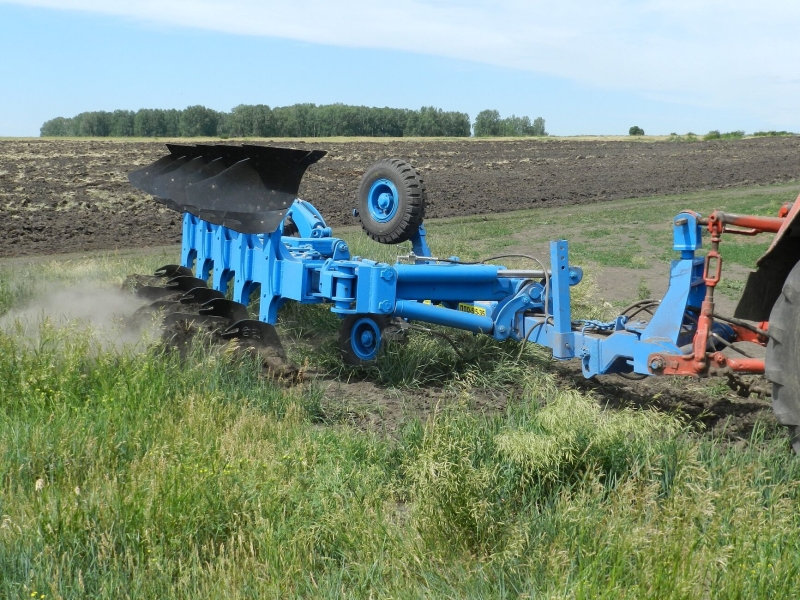 Плуг оборотный полунавесной PERESVET ППО-5-35