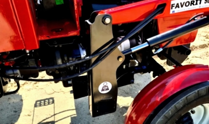 Погрузчик (КУН) ПКУ-0,5 L ( три цилиндра) на трактор Т-25 с ковшом фронтальным V=0.25м3 L=1500мм