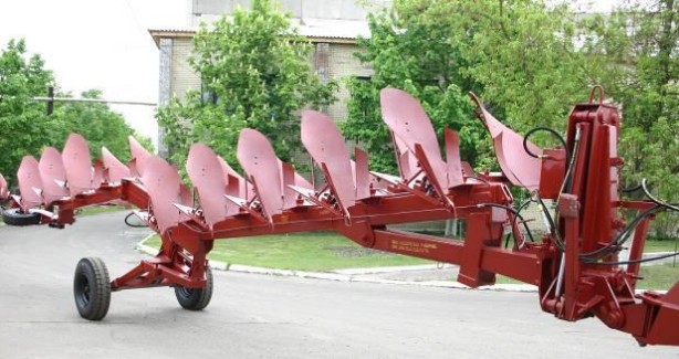 Плуг 8-ми корпусный полунавесной оборотный ПО-8-40