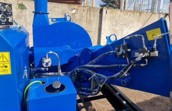 Прицепной дизельный измельчитель веток с двигателем 80 л.с. | DH-80 с гидроподачей