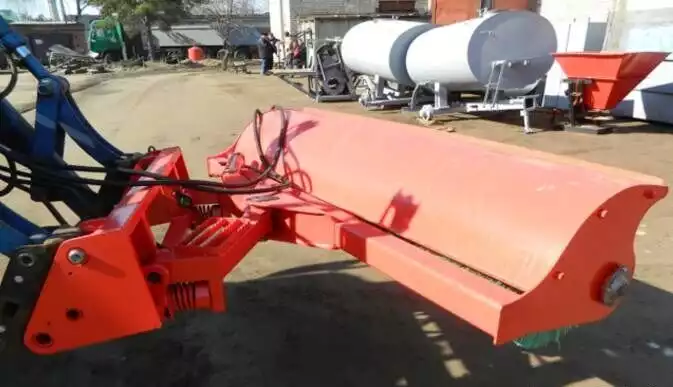 Щеточное оборудование ПФН-298М.000 на погрузчик (КУН) трактора МТЗ