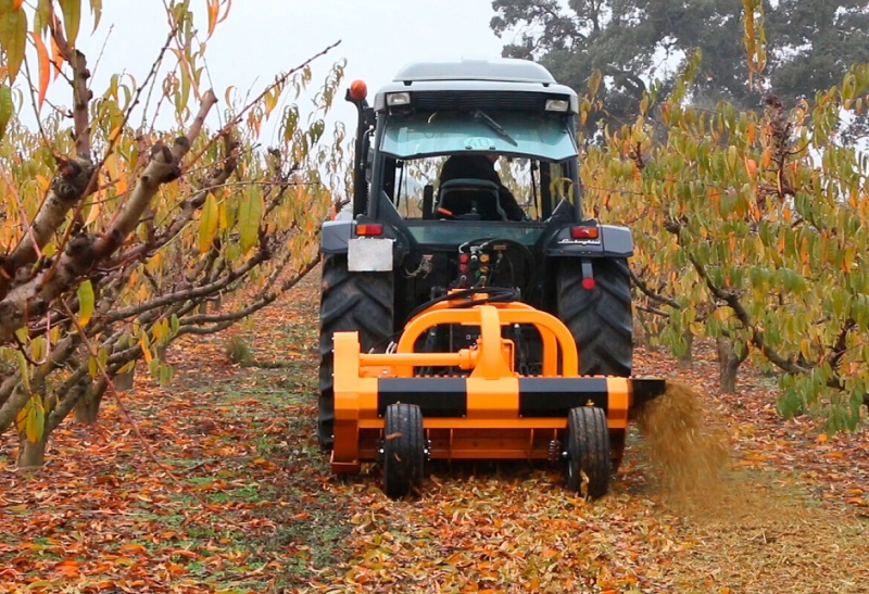 Мульчер с реверсивным гидравлическим питателем Serrat Kastor 350