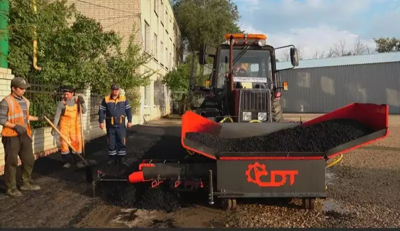 Навесной асфальтоукладчик для тракторов