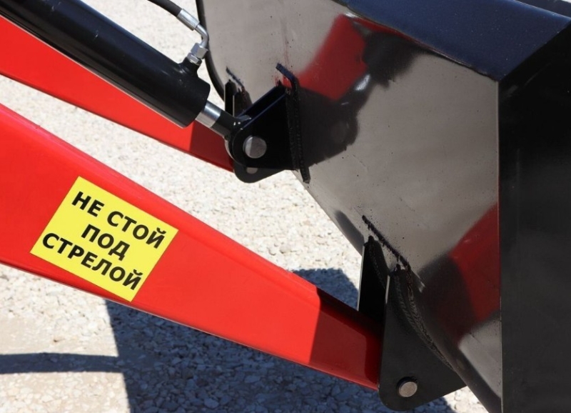 Погрузчик (КУН) ПКУ-0,8 (три цилиндра) на трактор Т40/ЛТЗ с ковшом фронтальным V=0,65м³ L=2000мм