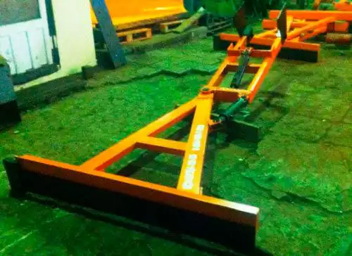 Отвал для уборки снега под барьерным ограждением для МТЗ