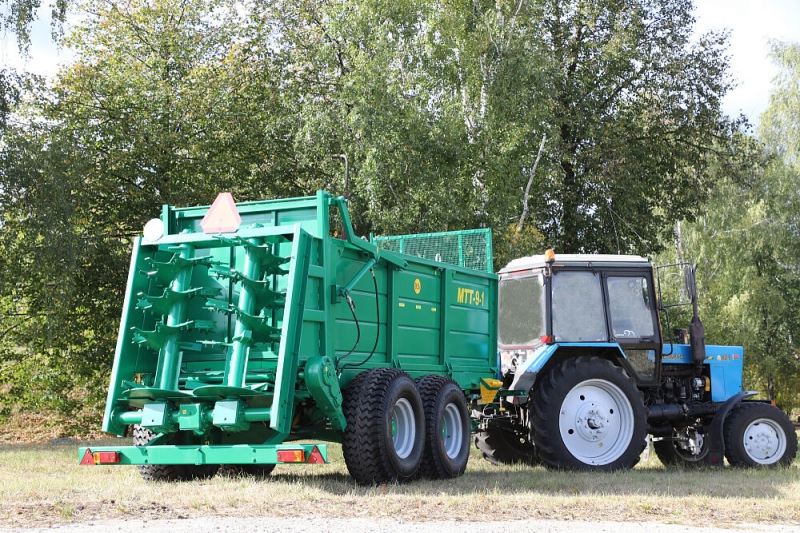 Машина для внесения твердых органических удобрений МТТ-9-1